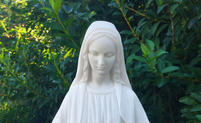 alabaster-statues-white-detailed-garden-statues