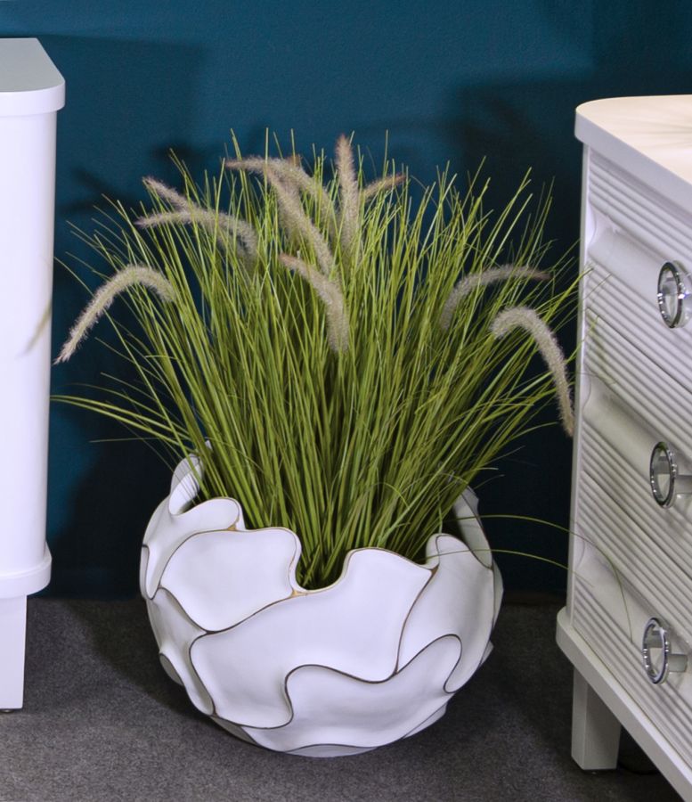 White Wavy Design Modern Vase