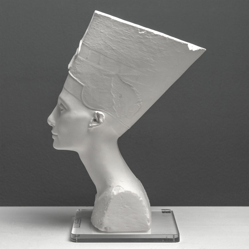 Nefertiti Bust Sculpture – White Statue (Egyptian Museum of Berlin)