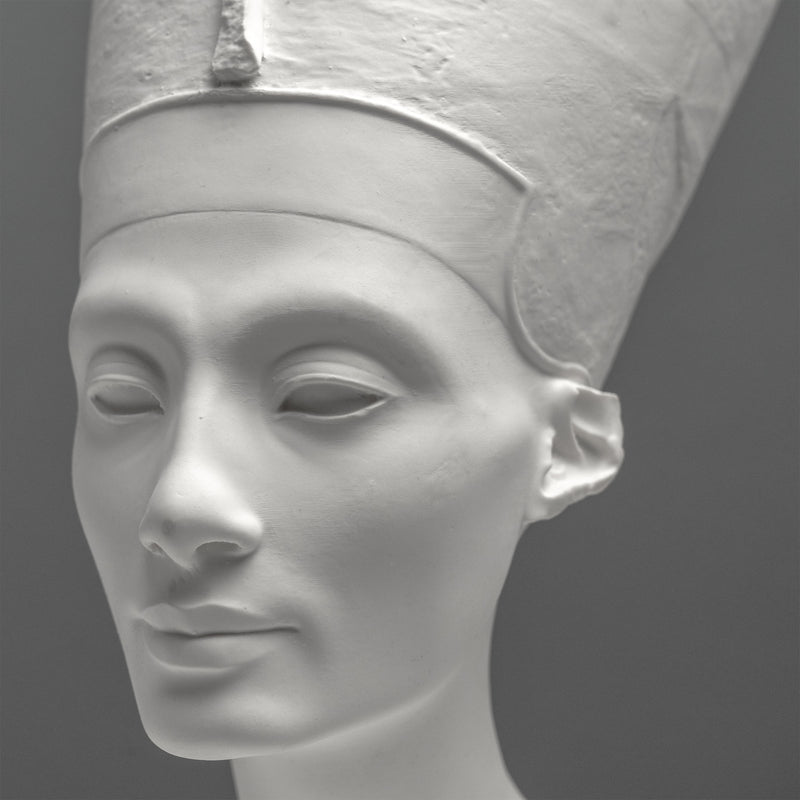 Nefertiti Bust Sculpture – White Statue (Egyptian Museum of Berlin)
