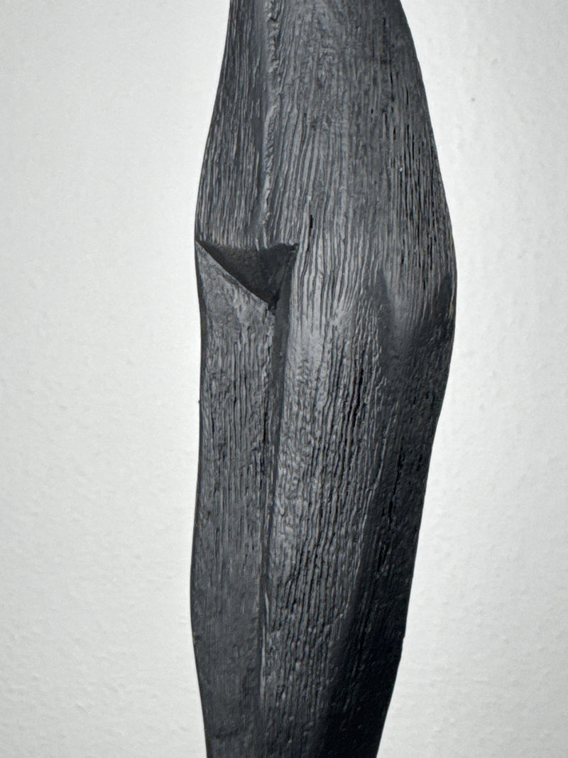 Minimalist Female Sculpture in Black – Slim Abstract Corner Statue