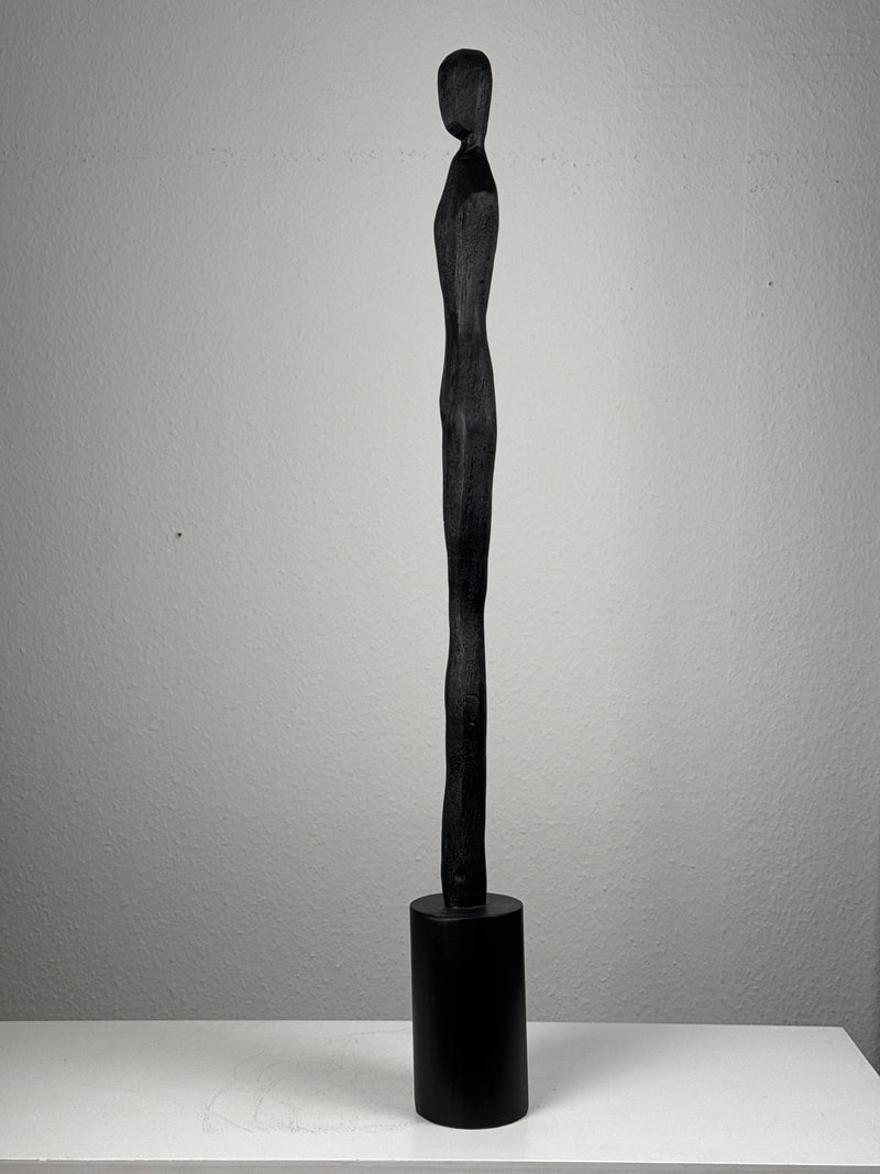 Minimalist Female Sculpture in Black – Slim Abstract Corner Statue