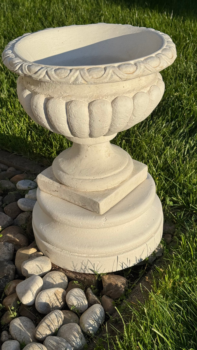 Garden Round Plinth (Statue Base)