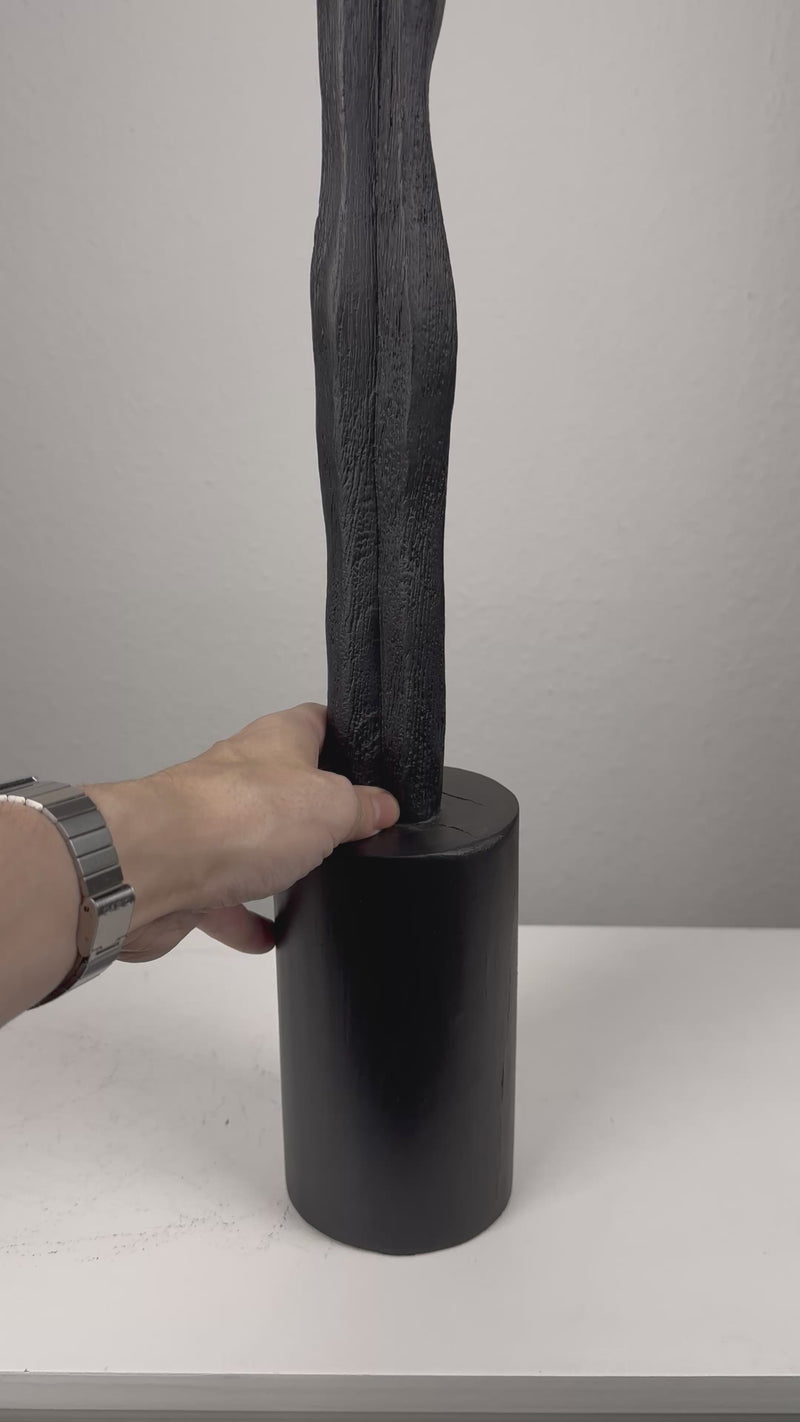 Minimalist Female Sculpture in Black – Slim Abstract Corner Statue