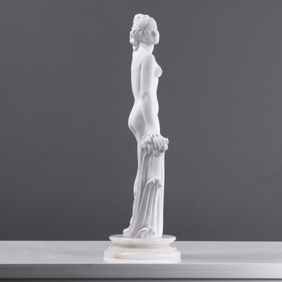 Nude Lady Posing Statue