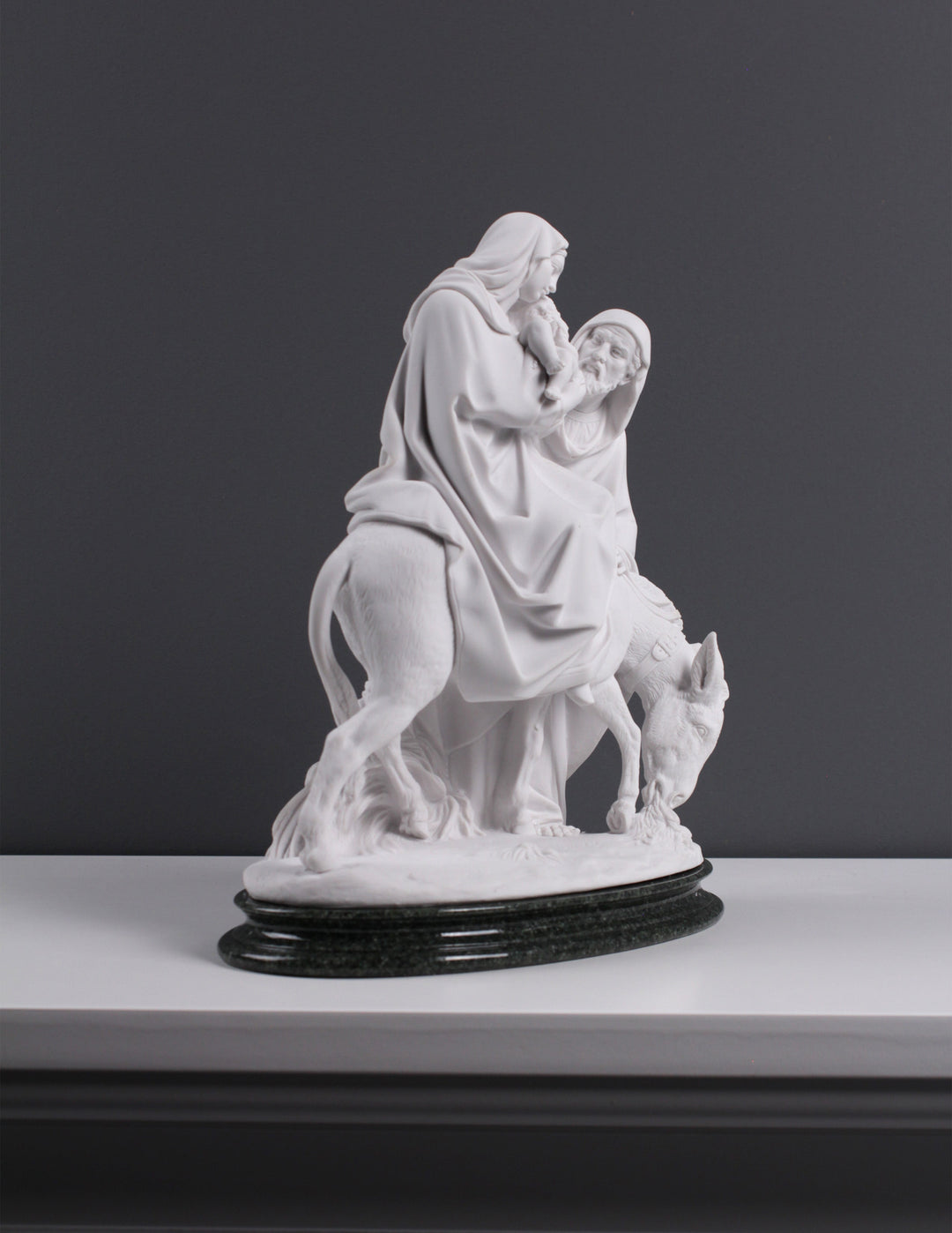 Statue of the Holy Family cm 23 (9,05 inches) outlets in marble powder decorated by hand of artisan production