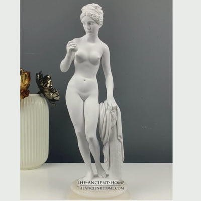 Venus with the Apple Statue by Bertel Thorvaldsen